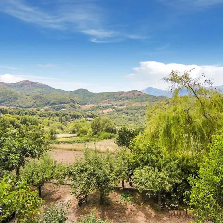 Historic Holiday In Cosenza Near Pollino Park